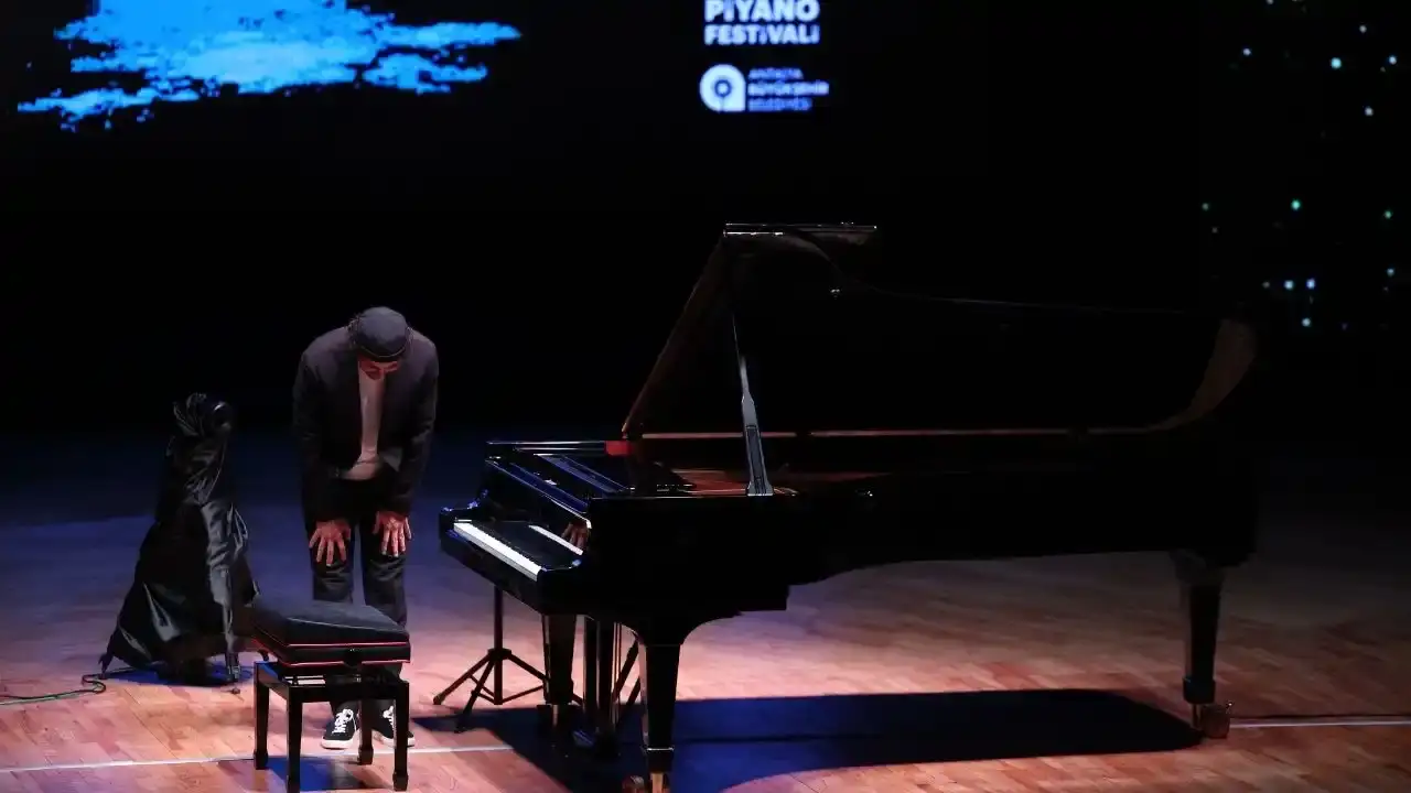 Barış Büyükyıldırım’dan Antalya’da Nefes Kesen Performans: Ayakta Alkışlandı! 3